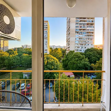 Bright 1br W/ Terrace Near Sea Garden *