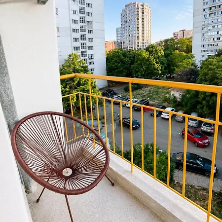 Bright 1br W/ Terrace Near Sea Garden 布尔加斯